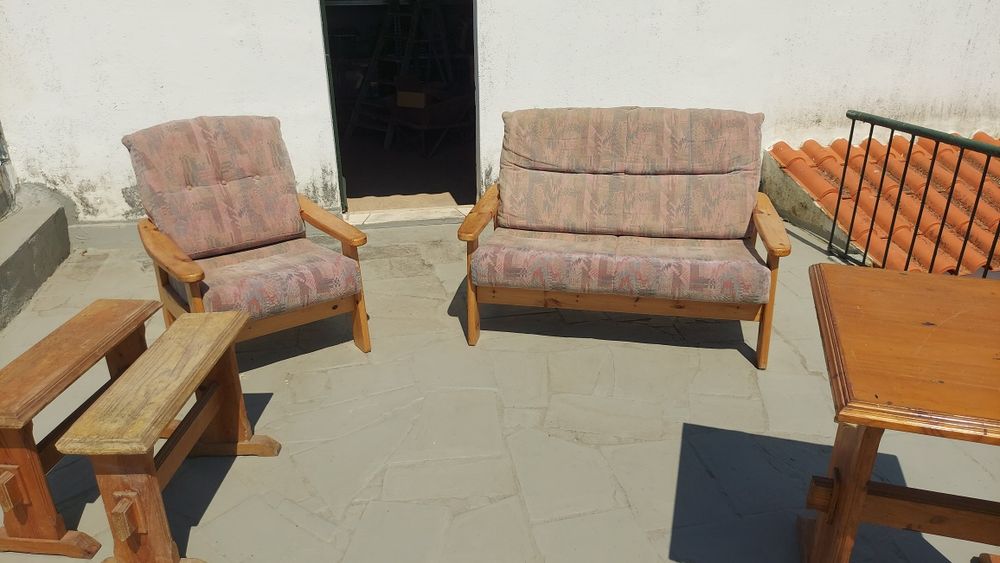 Conjunto de sofás em pinho maciço