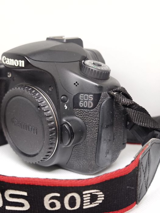 Câmara Fotográfica Canon EOS 60D (Corpo) + Correia Original