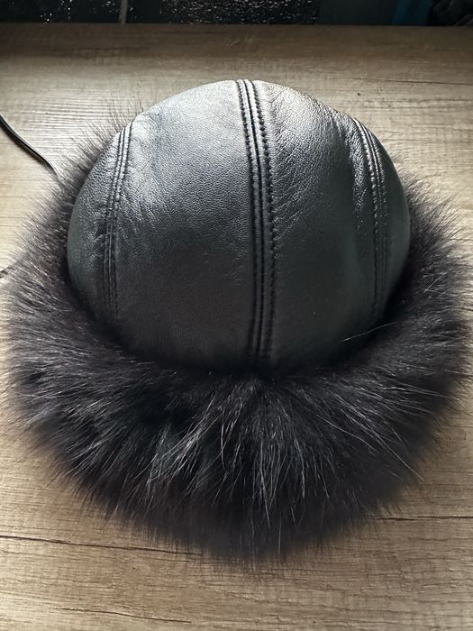 Продам шкіряну шапку  + хутро песец