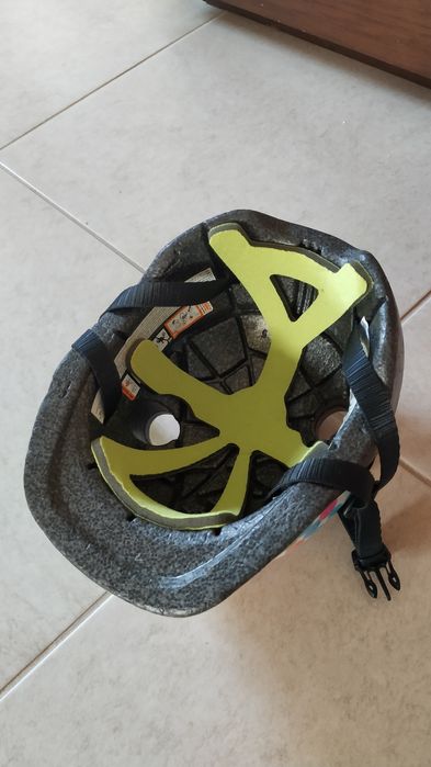 Patins + capacete + proteções