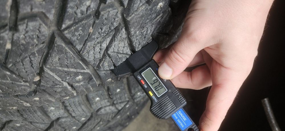 225 55 17 Зима 4шт 9мм Шип 21рік Goodyear з Європи Київ