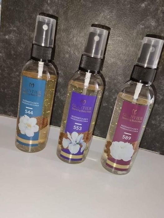 Perfumowane mgiełki do ciała roświetlające i odświeżające