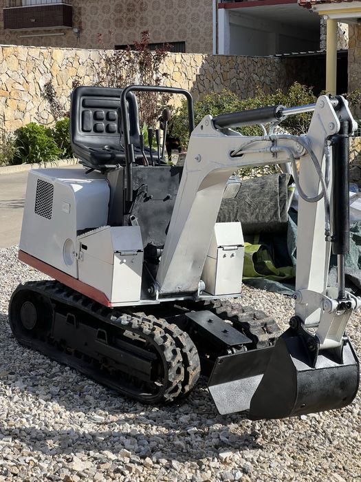 Mini Giratória Nissan N080 (70cm) 800KG LINHA DE MARTELO