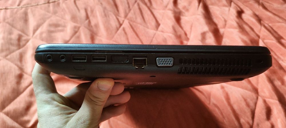 Laptop Toshiba PSCBQU-001005B AMD E1. 4GB 320GB