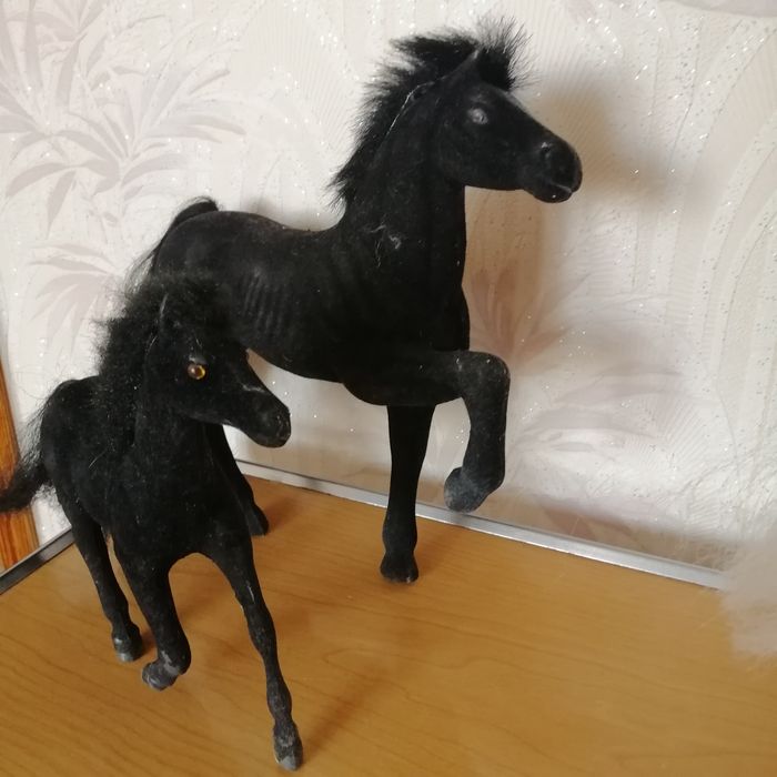 Игрушки лошадки разные