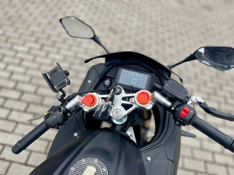 Мотоцикл SPARK-SP300RS-2 (на прямотоці!!!
