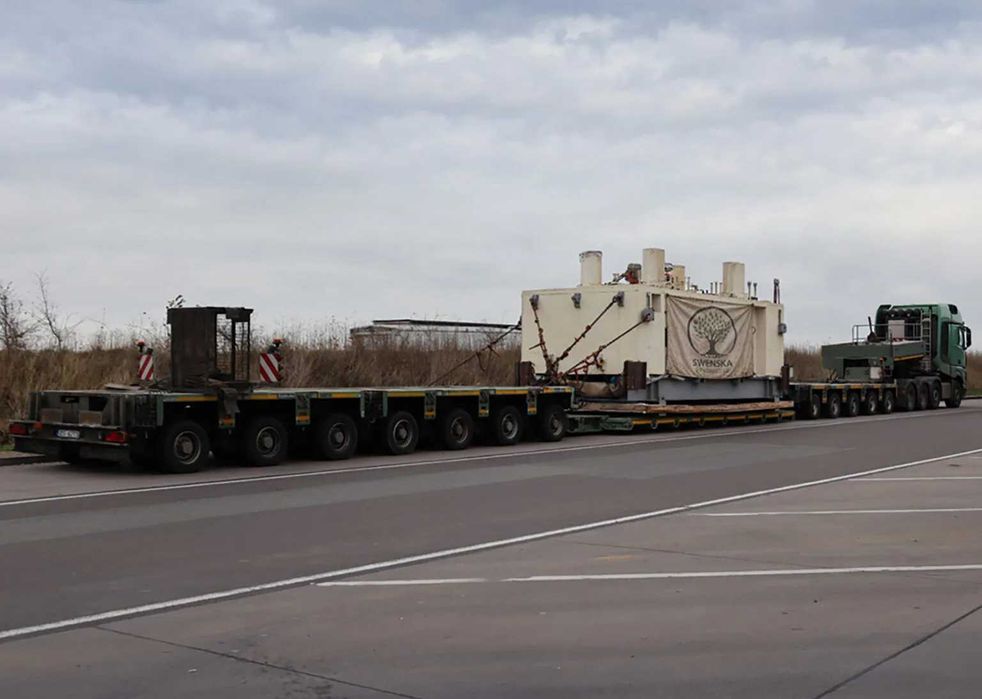 Relokacje przemysłowe maszyn CNC, linii produkcyjnych i fabryk – transport ciężki niskopodwoziowy, ponadnormatywny i ponadgabarytowy | Polska i Europa