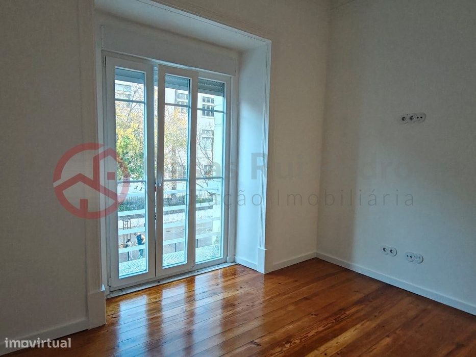 Apartamento T3 totalmente remodelado na Penha de França em Lisboa