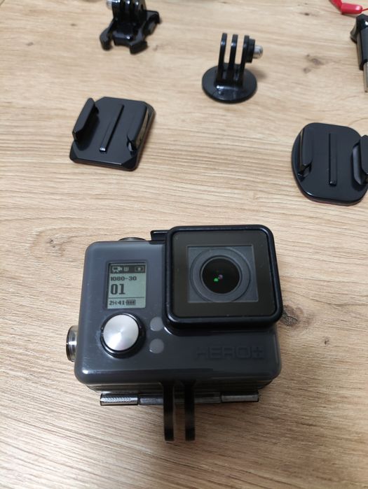 Kamera GoPro Hero+ z akcesoriami i kartą pamięci