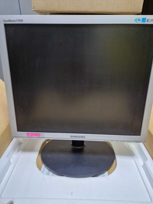 Продам системний блок на базі  Intel Core 2 Duo E8400 +монитор 19'