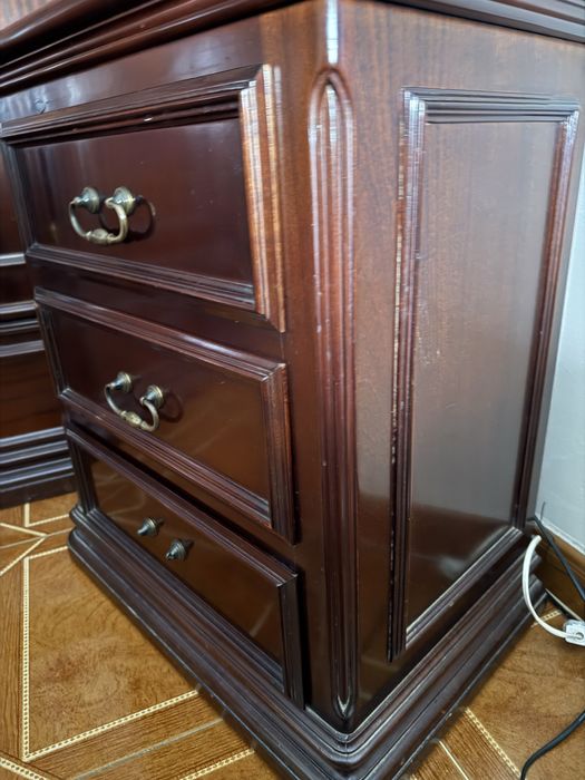 Cama de casal com duas mesas de cabeceira - madeira maciça cerejeira