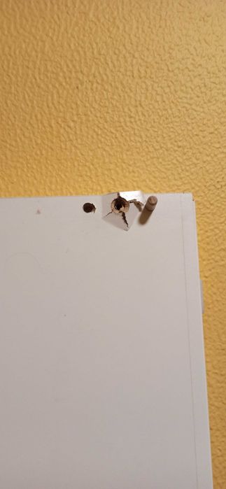 Estrutura de cama, estrado e colchão.