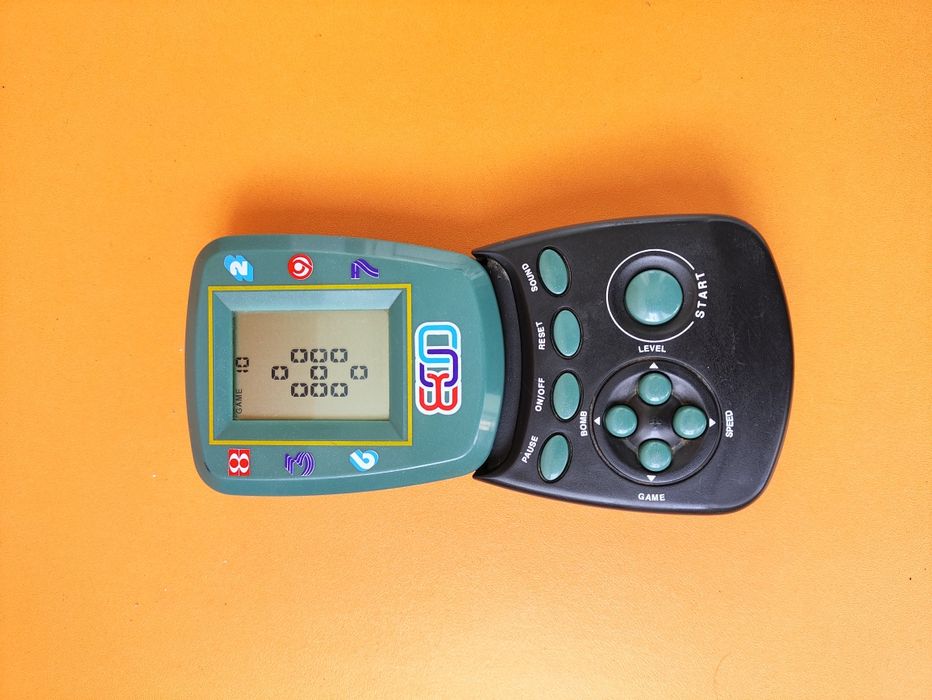 Электронная игра 90х