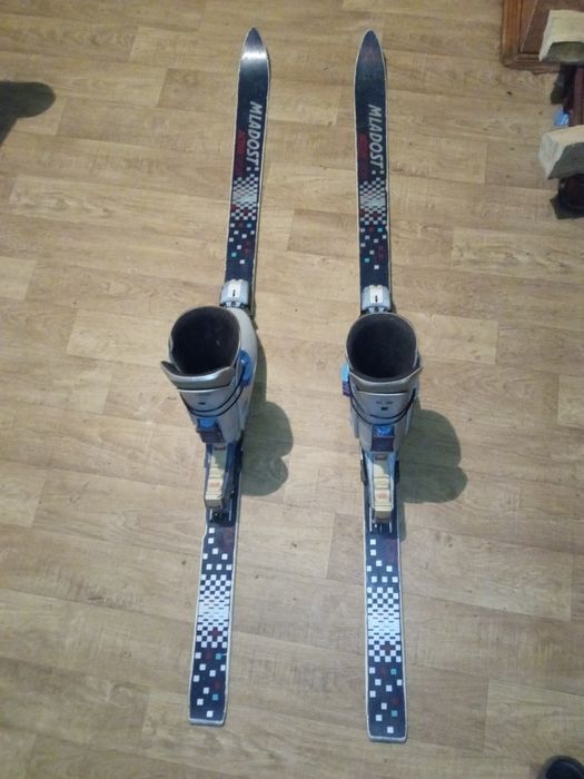 Продам лижі в хорошому стані