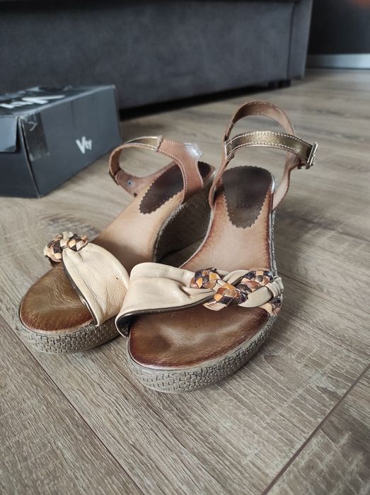 Босоніжки літні відкриті на танкетці, італійська шкіра, 39 розмір