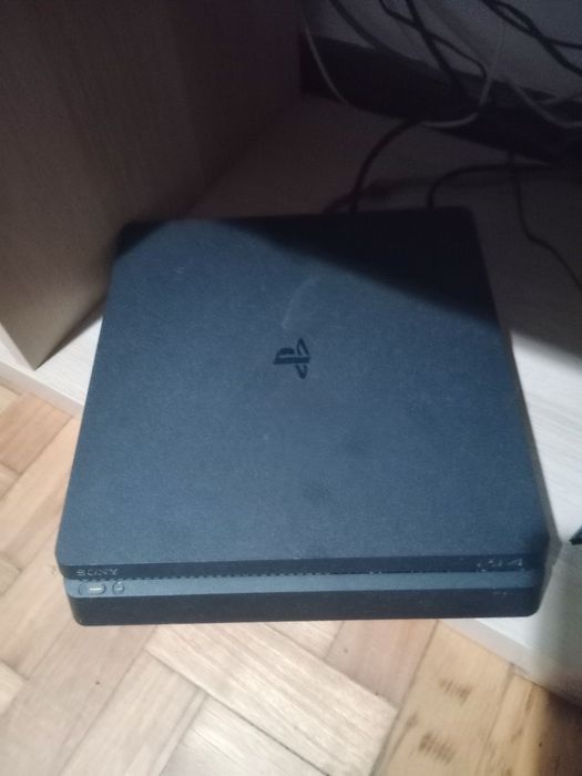 PS4 Slim 500 GB – Comandante + 3 Jogos