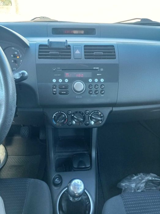 Suzuki Swift 1.3 i - 123000km - 1 dono - histórico revisões