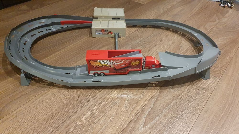 Tor do samochodów z bajki Auta Cars