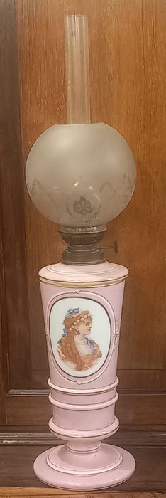 Candeeiro  petroleo vidro opalino Boemia sec  XIX /Antique  Bohemian