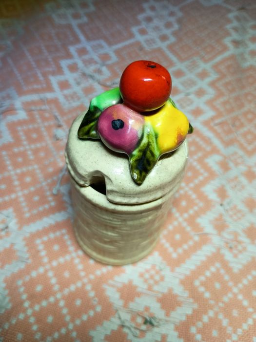 Керамічна ємність декоративна