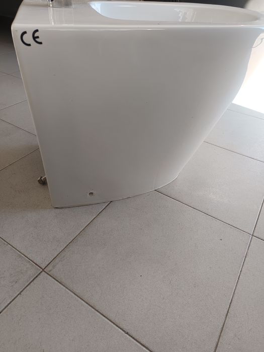 Bidet            .439512189182955522