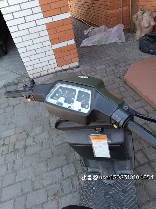 Продам скутер Сузукі 50см³