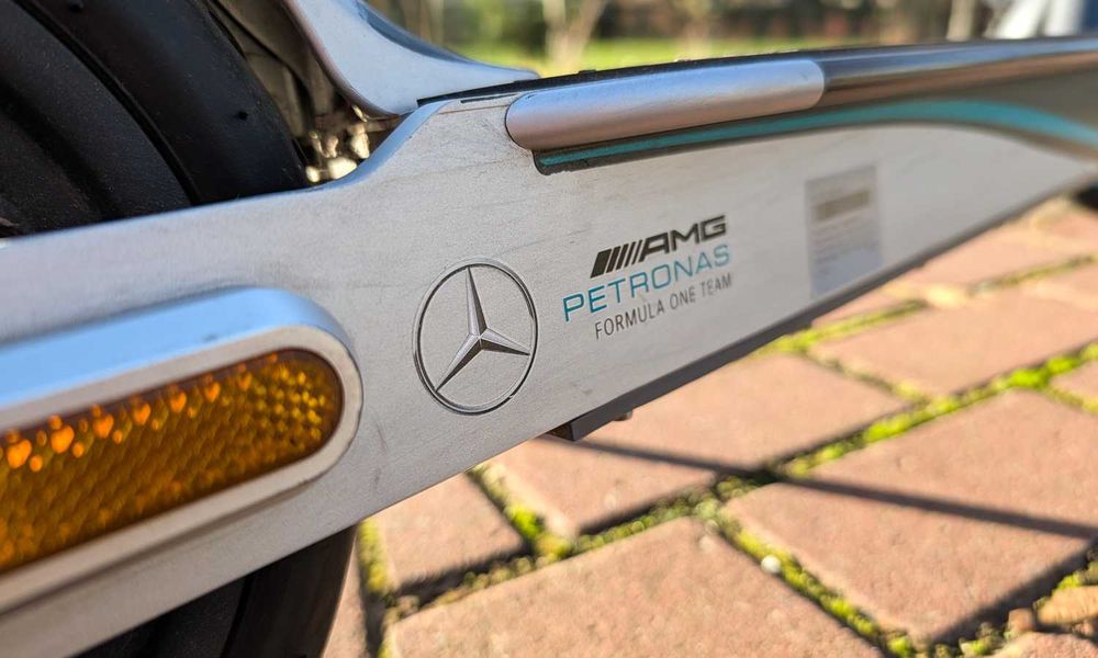 Mi Electric Scooter Pro 2 Mercedes-AMG Petronas F1 Team Edition