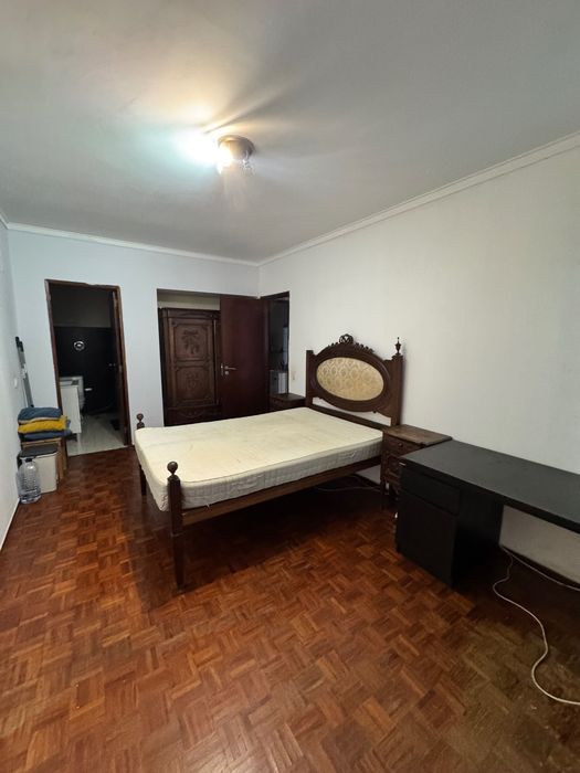 Quarto p/ arrendamento - Casal