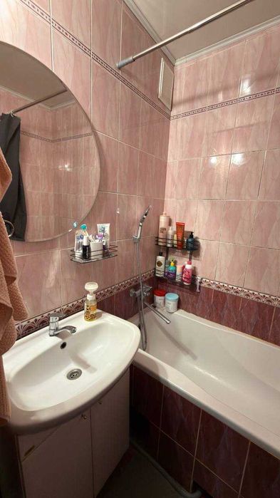 В продажі трикімнатна квартира, мікрорайон Виставка