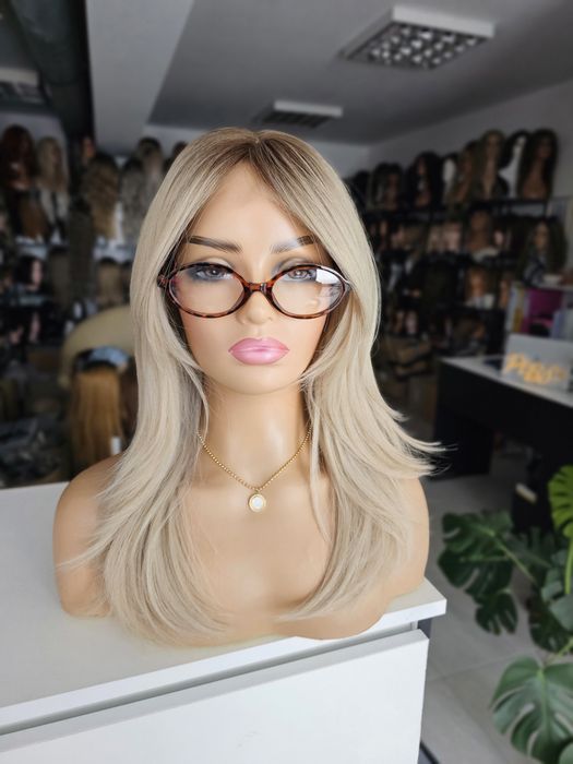 Peruka Premium Kim średnia jasny beżowy blond naturalny efekt