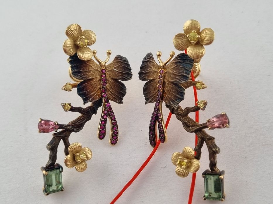 Золотые серьги Roberto Bravo