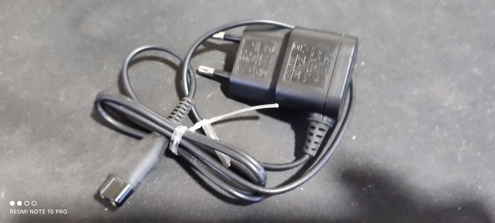 Vendo Carregador para Máquina de Barbear Philips Novo