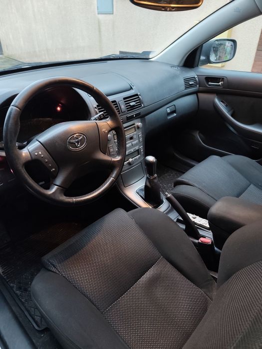 Toyota Avensis T25 1.8 Benzyna 2005