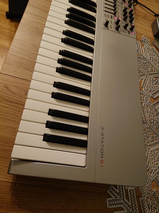 Novation x-station 61 syntezator virtual analog interfejs audio