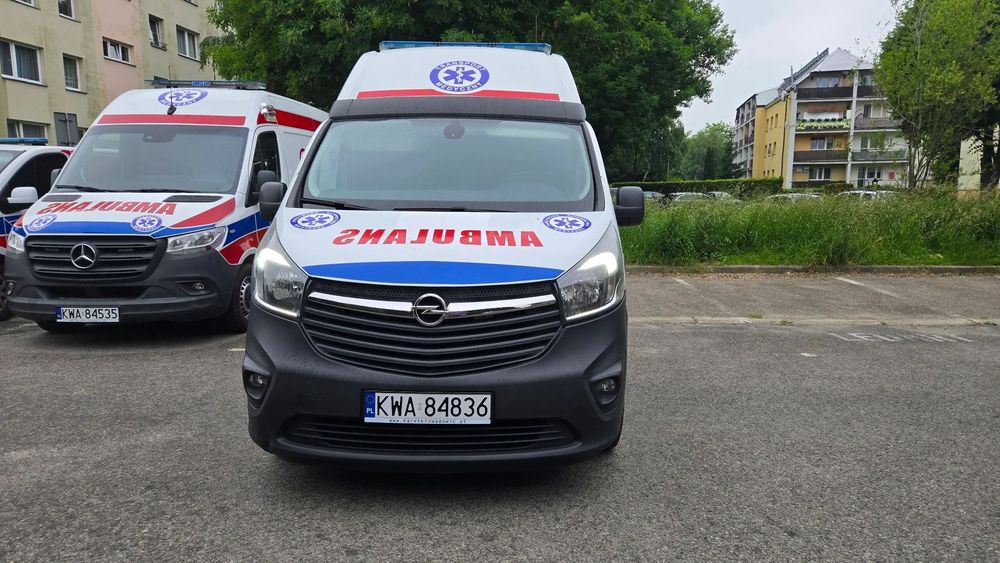 Opel VIVARO TRAFIC AMBULANS KARETKA  Ambulans Karetka typ B nosze