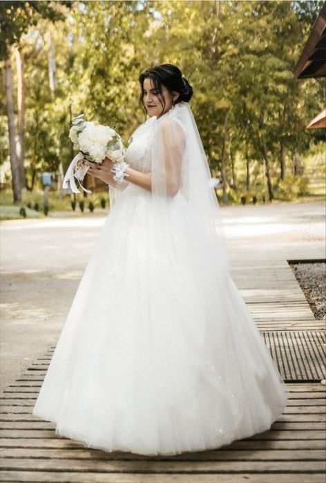 Продам розкішну весільну сукню