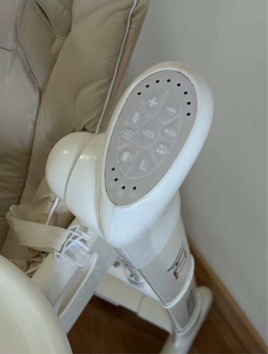 Стілець гойдалка для годування