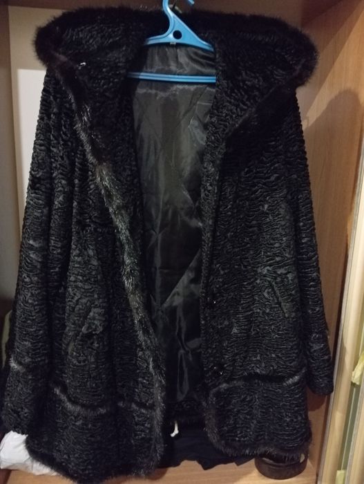 Пальто  женское каракуль