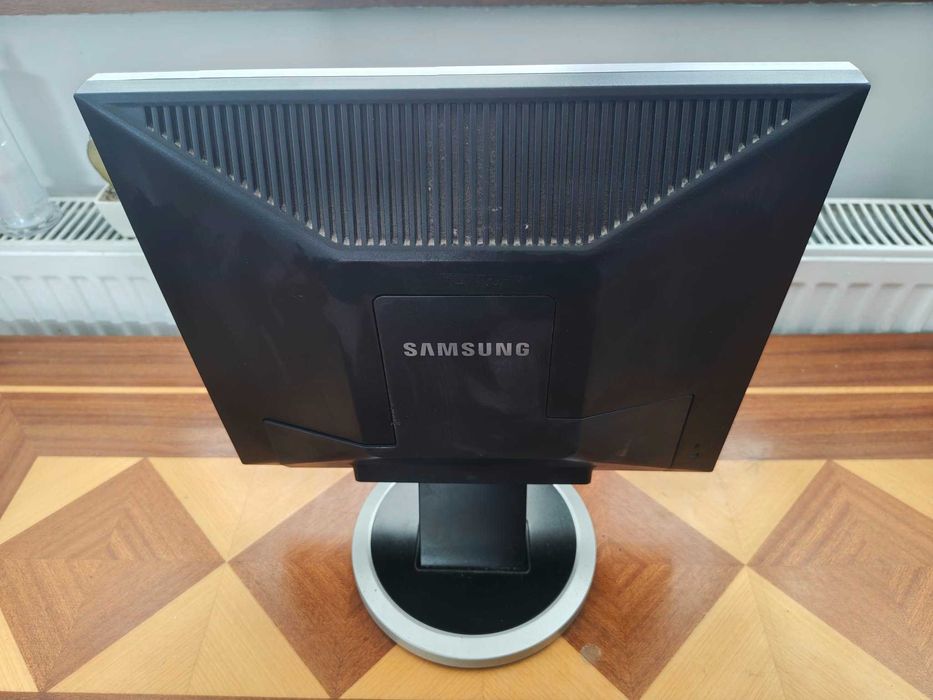 Monitor samsung syncmaster 740n