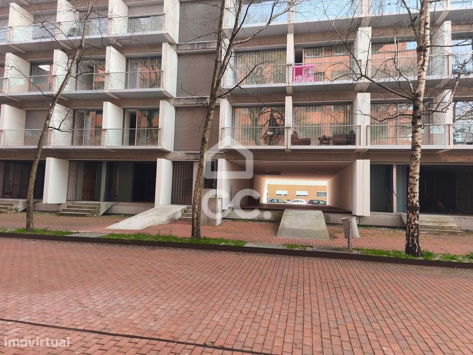 Loja Transformada em Apartamento em Santo Tirso
