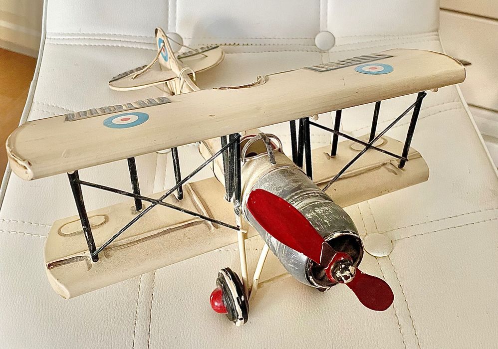 Самолет мелалический, винтажный.