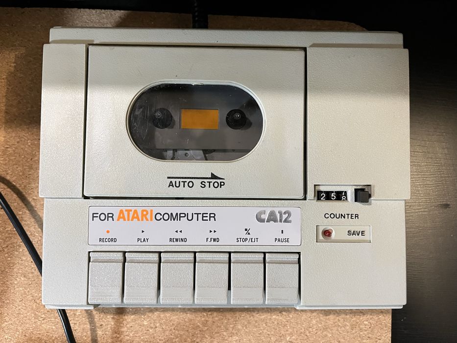 Atari 65 XE  BOX + magnetofon CA12 + gry + joystick