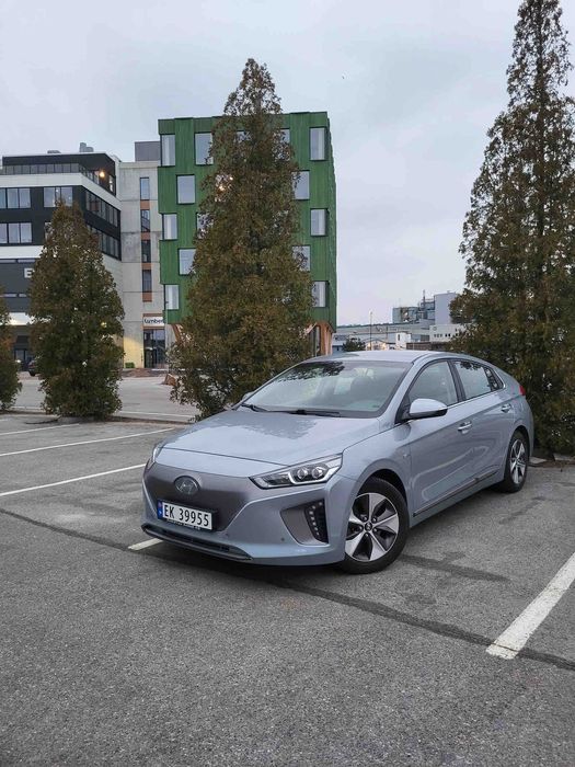 Оренда авто для власних потреб та таксі E-GOLF    Ioniq