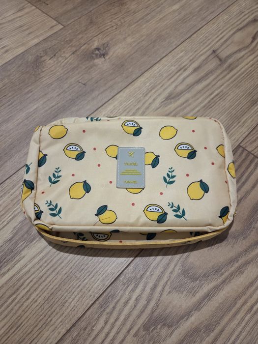 Kosmetyczka w cytrynowy wzór