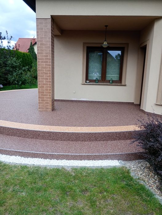 Tarasy żywiczne, kamienny dywan oraz posadzki epoksydowe do garażu