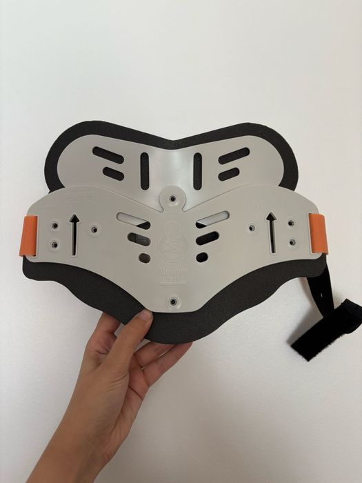 Colar cervical com adaptaçao para traquestomia