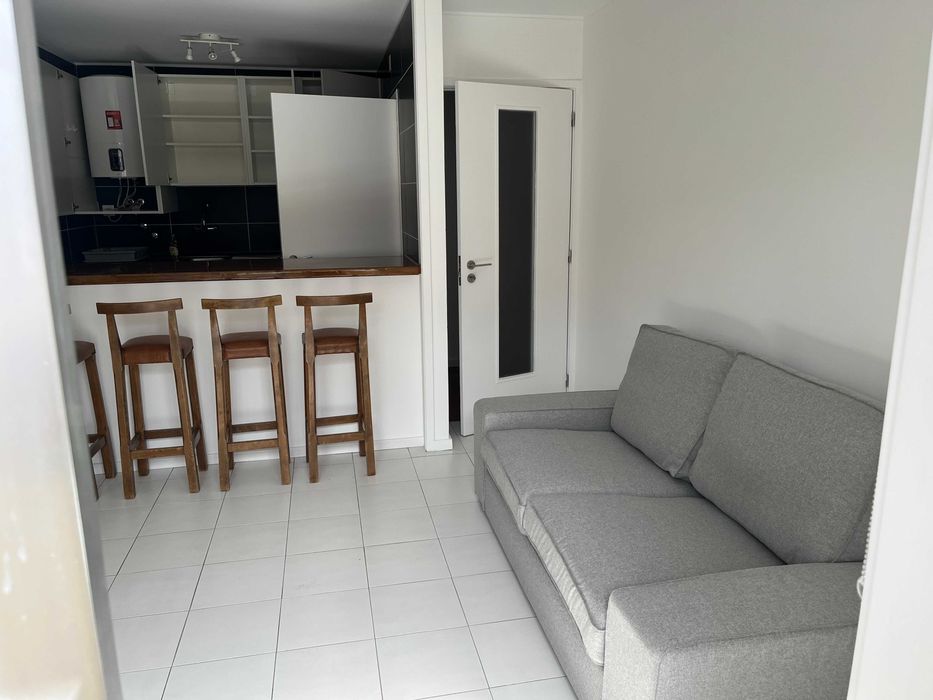 Apartamento T-1 Montes Burgos lado Sra da Hora a 800 metros da Circunvalação para alugar