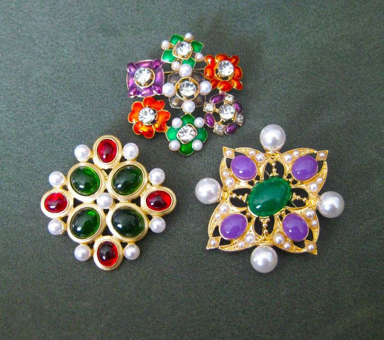 Alfinete / Broche / Pregadeira Geometrico Pedras c/ Perolas NOVO
