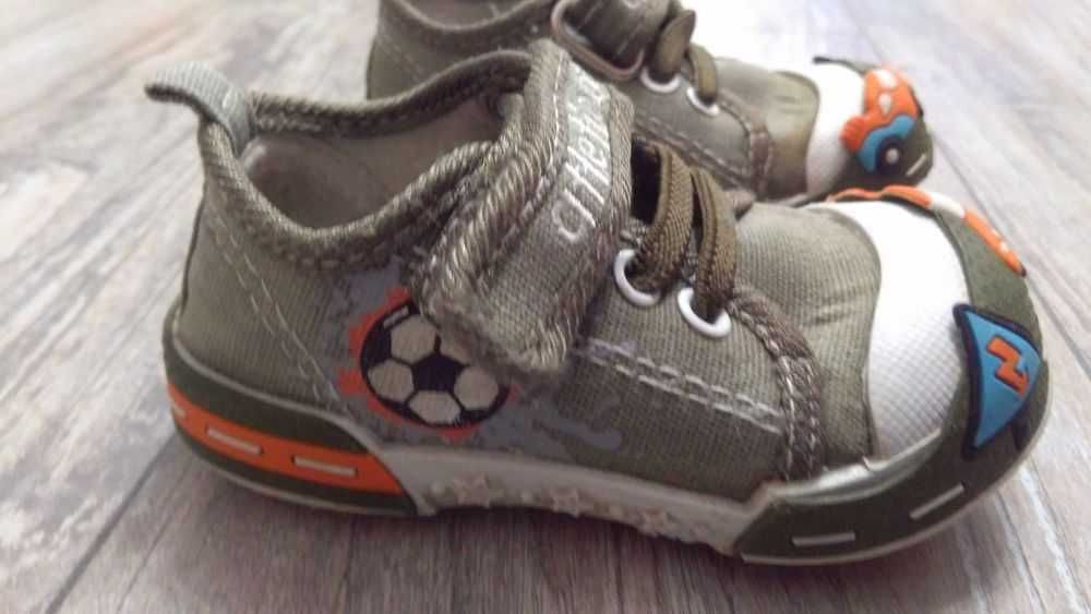 Buty tenisówki chłopięce jak nowe rozm. 19