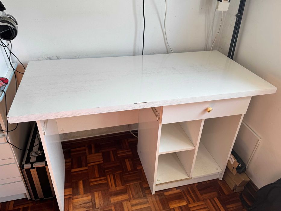 Quarto Completo Branco - 2 Secretárias + Cómoda 6 Gavetas | Entrego